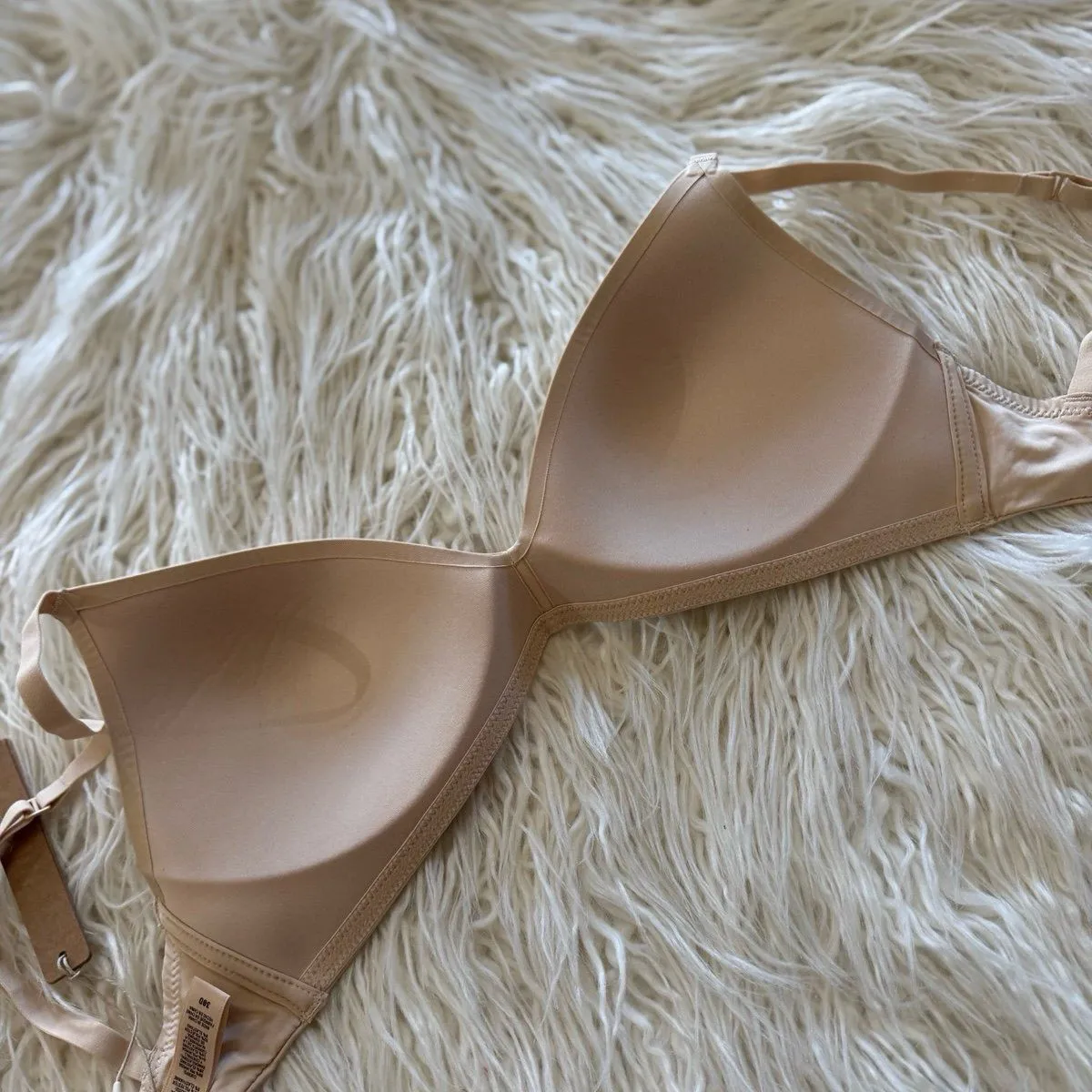 Skims Wireless Form T-shirt Bra Sand Size 30D - Image 6