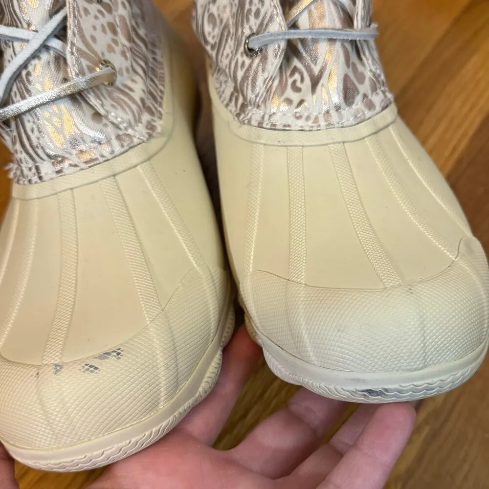 Sperry Women’s 8 Round Toe Syren Gulf Metallic Jacquard Duck Boot Rain Boots - Image 8