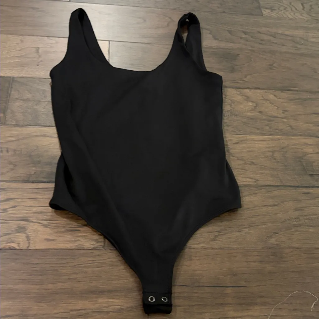 NWT Express Body contour High Compression Bodysuit Sz M - Image 5