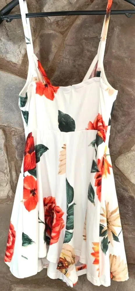 Stilettos White Floral Romper - Image 2