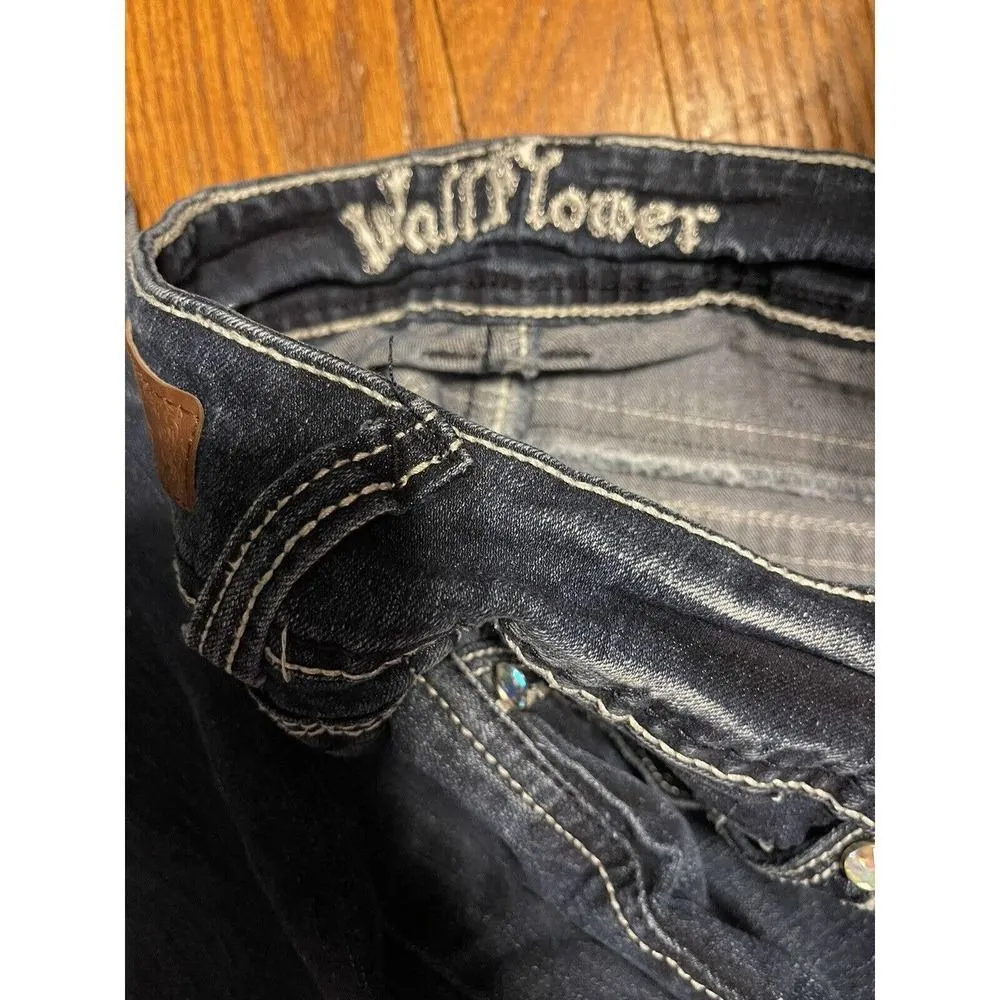 Wallflower Size 7 Dark Wash Low-Rise Skinny Leg Capri Jeans w/20" Inseam - EUC - Image 11