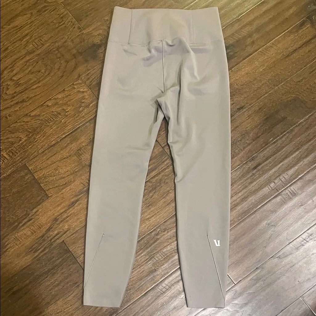 Vuori Taupe Evolve High-Waisted Leggings GUC - Image 4