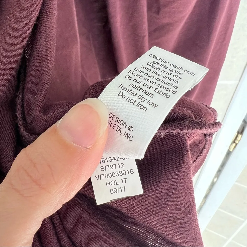 Athleta essence tie back tank in wild bloom burgundy size small open back - Image 8