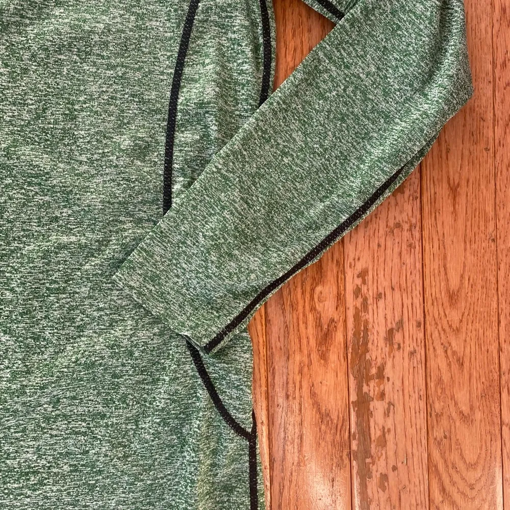 green and black heathered workout long sleeve top Size M - Image 5
