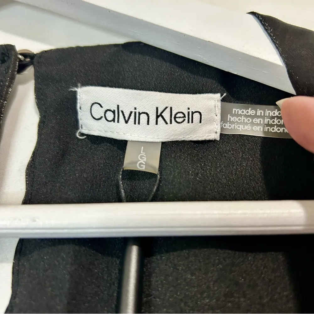 Calvin Klein Women’s Crew Neck Shine Crinkle Keyhole Back Blouse Black Large NWT - Image 4