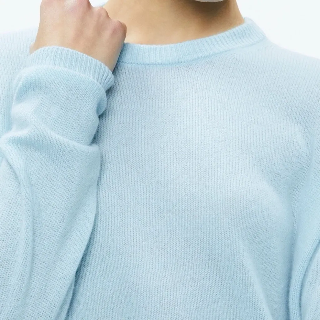 ✨Alice + Olivia “Sherrell” Blue Cashmere Cropped Sweater Size Medium - Image 3