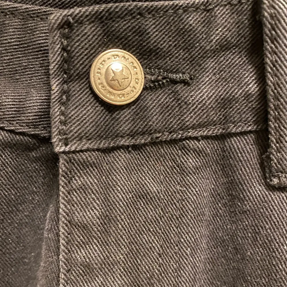 Princess Polly Black Distressed Denim Shorts Size 4 - Image 2