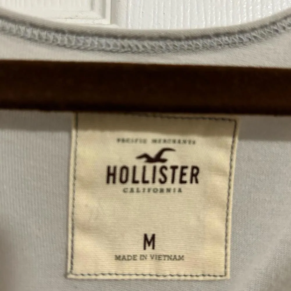 Holister Cute lace‎ front razor back tank in size M Gray Size M - Image 4