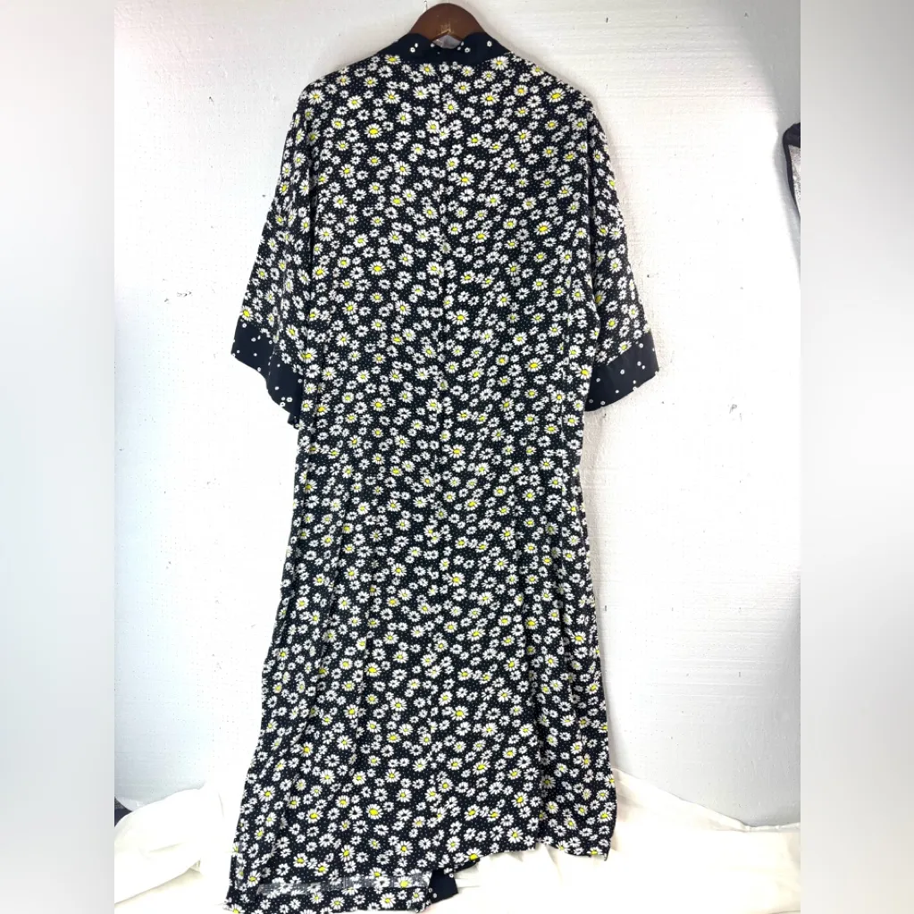 Wild Fable M Sunflowers Kimono Black n Yellow on White Floral Open Duster - Image 5
