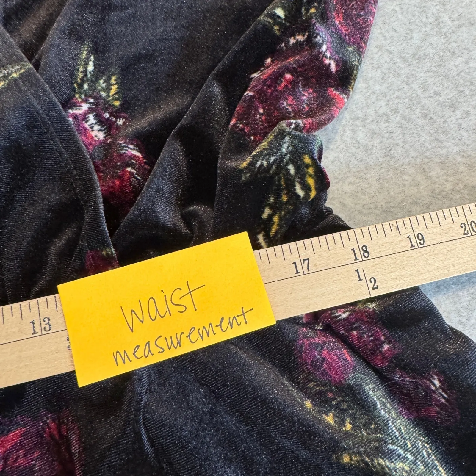 Love on a Hanger Jumpsuit Womens Large Black Floral Velvet Pockets - Image 15