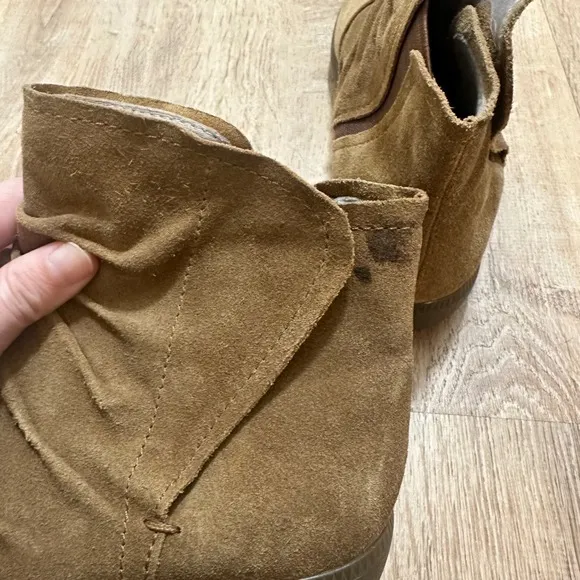 MUNRO | Women's Scout Brown Suede Ruched Ankle Boots - Image 6