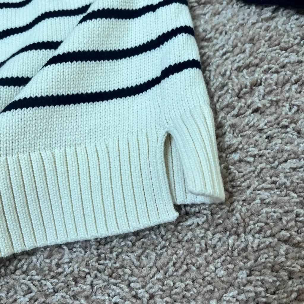 Uniqlo Striped Mock Neck Sweater - Image 5