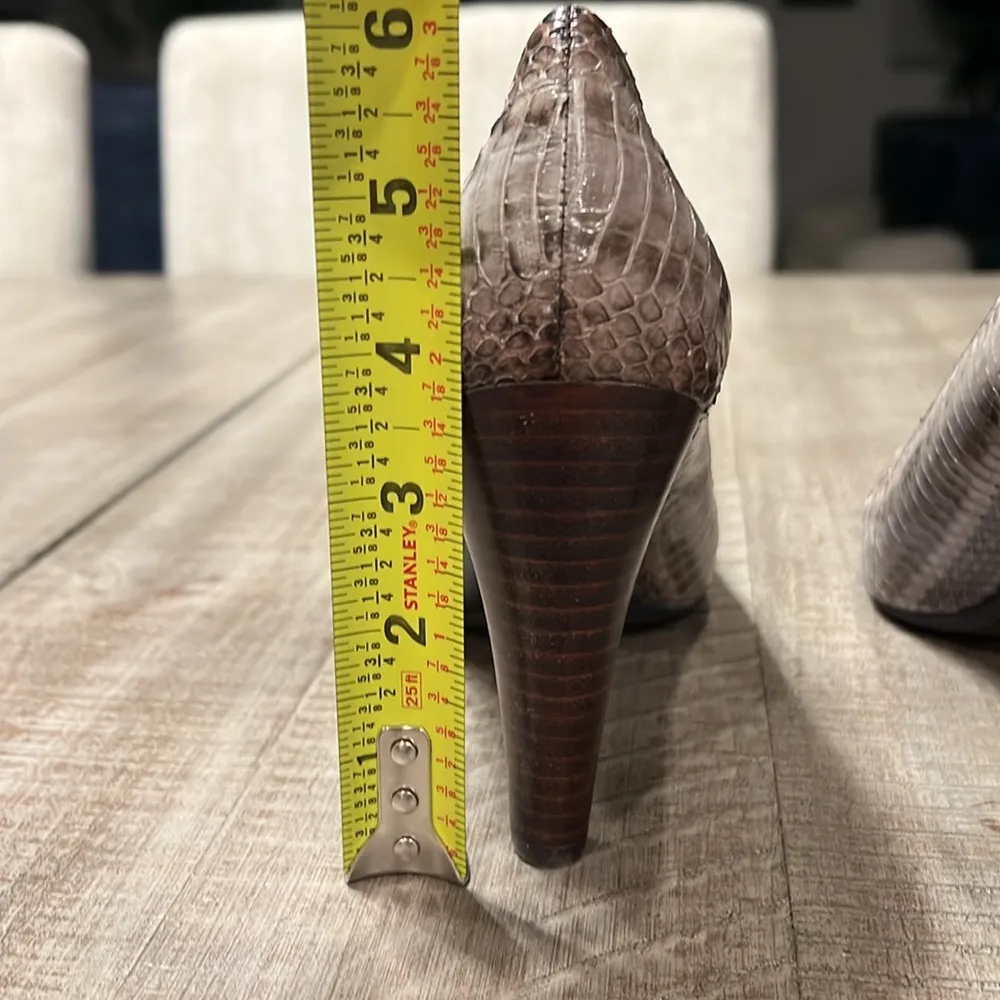 B Makowsky Heels Pumps Leather Snakeskin Print Embossed Size 8: - Image 5