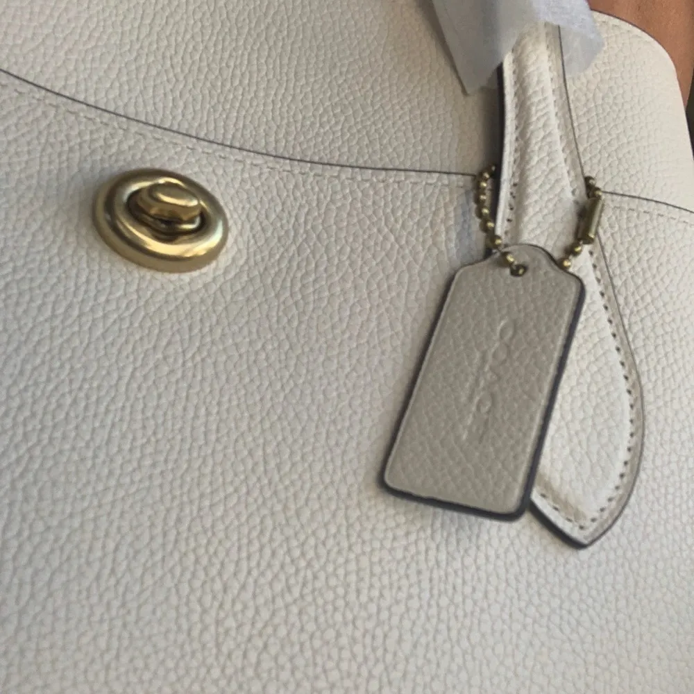 Coach Authentic  1941 Pebbled leather 3 compartments turnlock carryall/tote/Crosb - Image 11