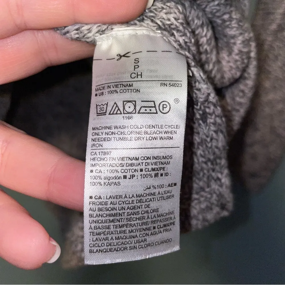 Old Navy V-Neck Cotton Heathered Gray Sweater Size Small - Image 3