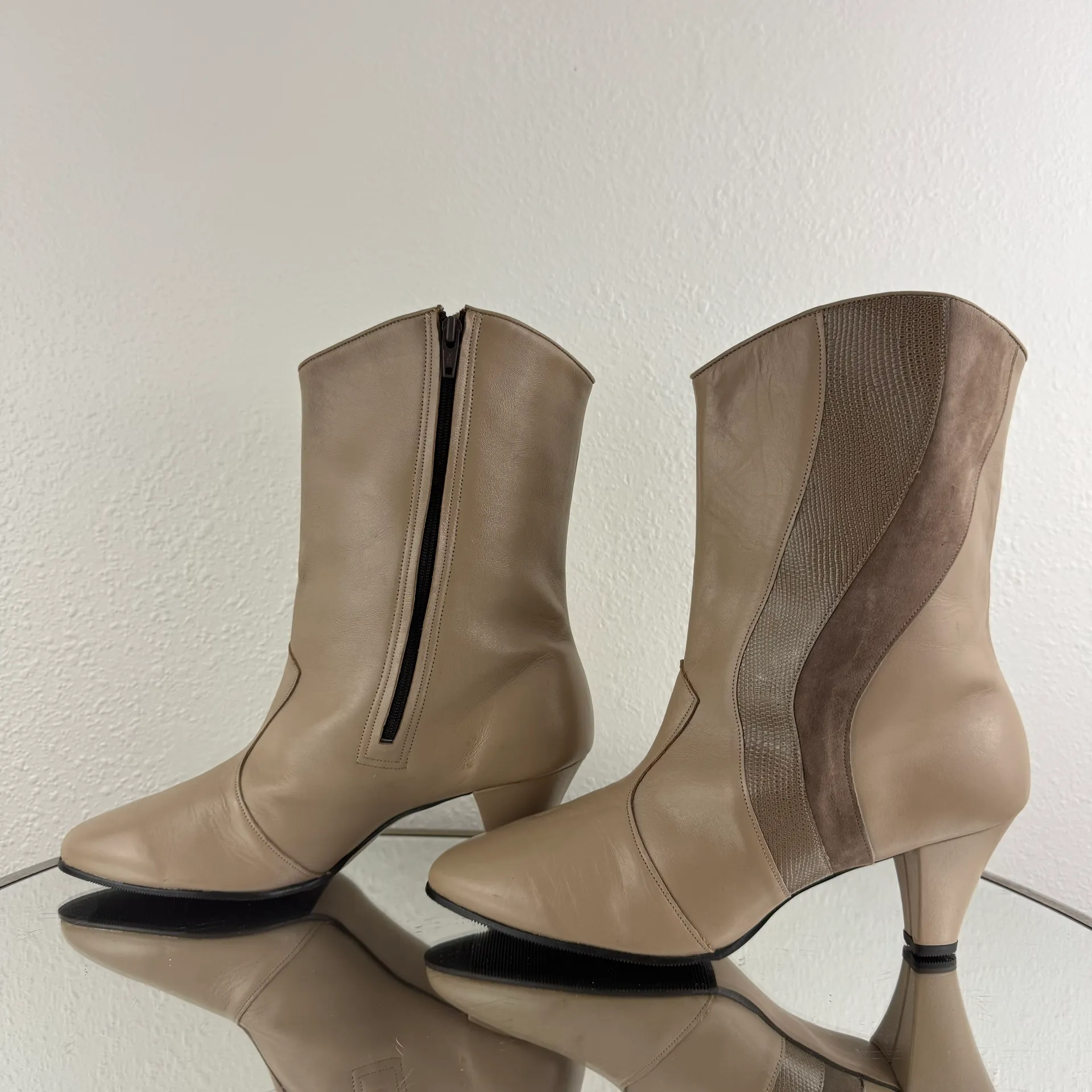 Hill & Dale Vintage 1970s Designer Tan Beige Leather Swirl Low Heel Ankle Boots - Image 9