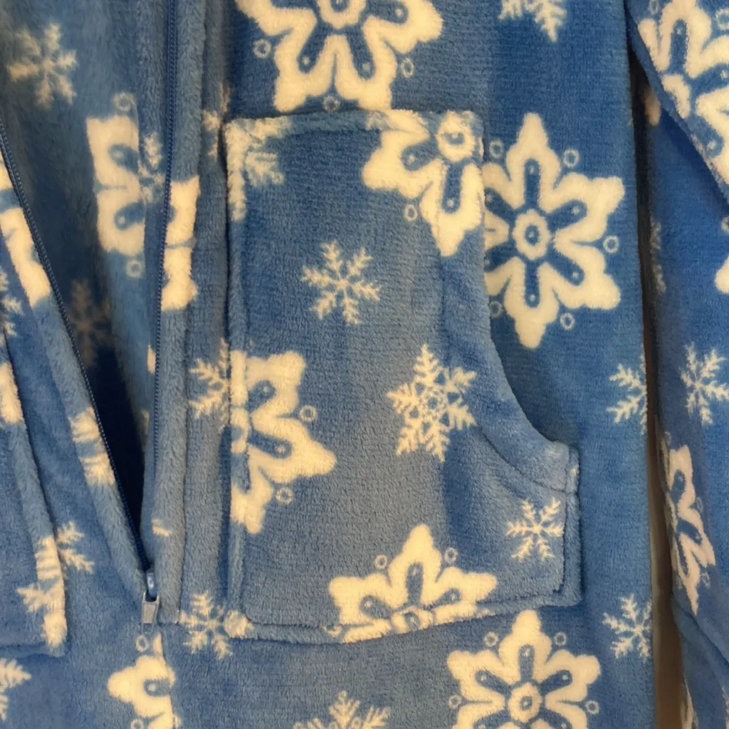 Women's Blue Snowflake Pajama Onesie Size L - Image 8