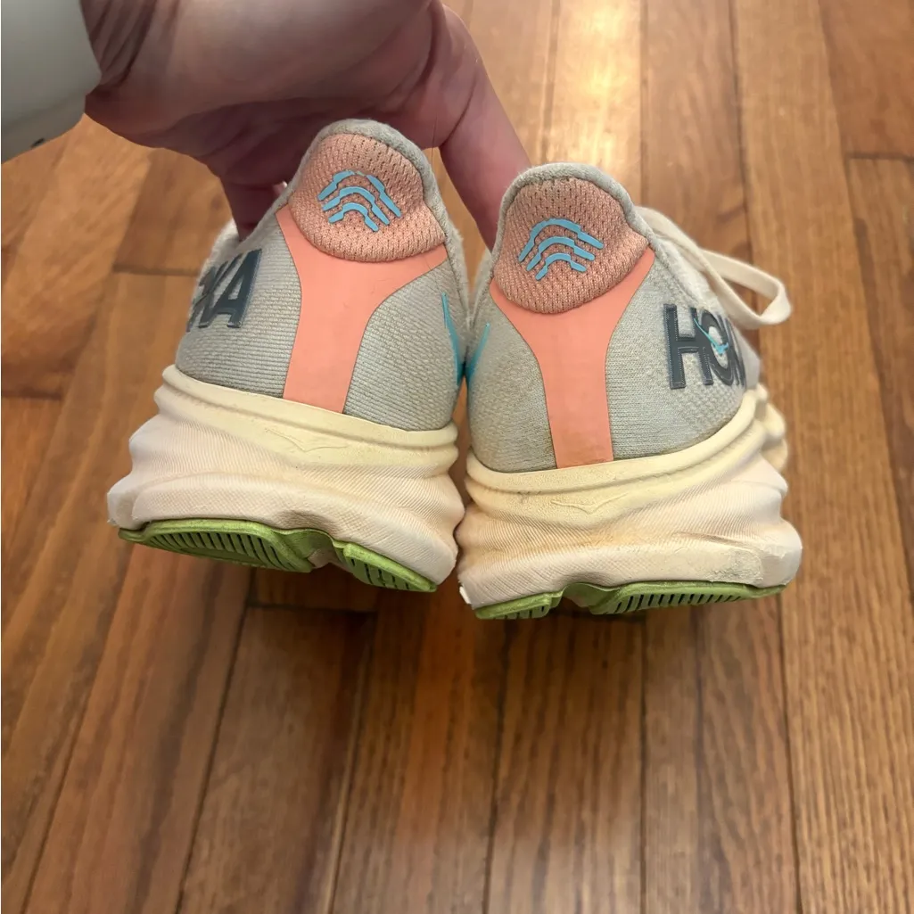 Hoka Clifton 9 Sneakers in Vanilla - Image 3