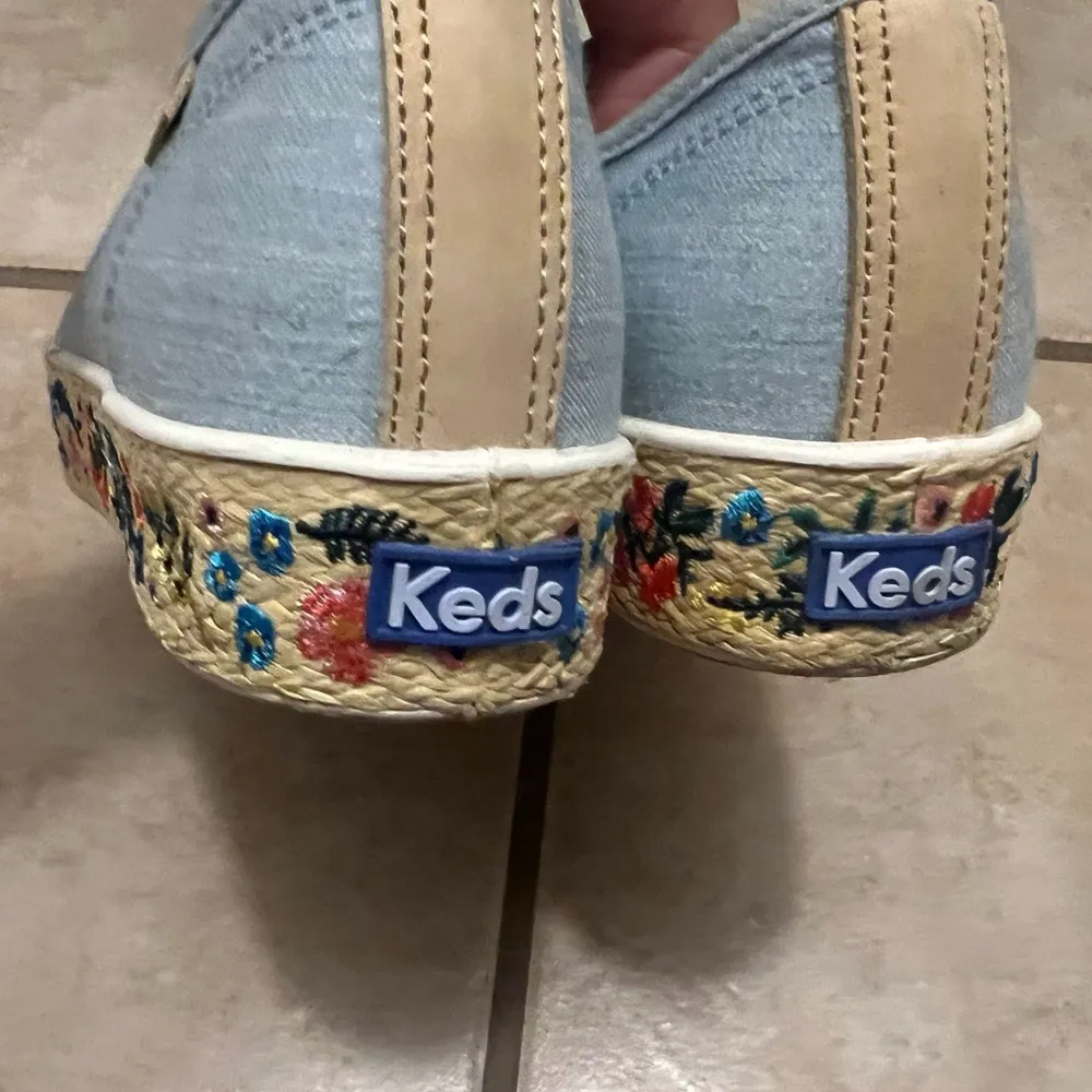 Womens  KEDS chambray blue flowers shoes - Image 2