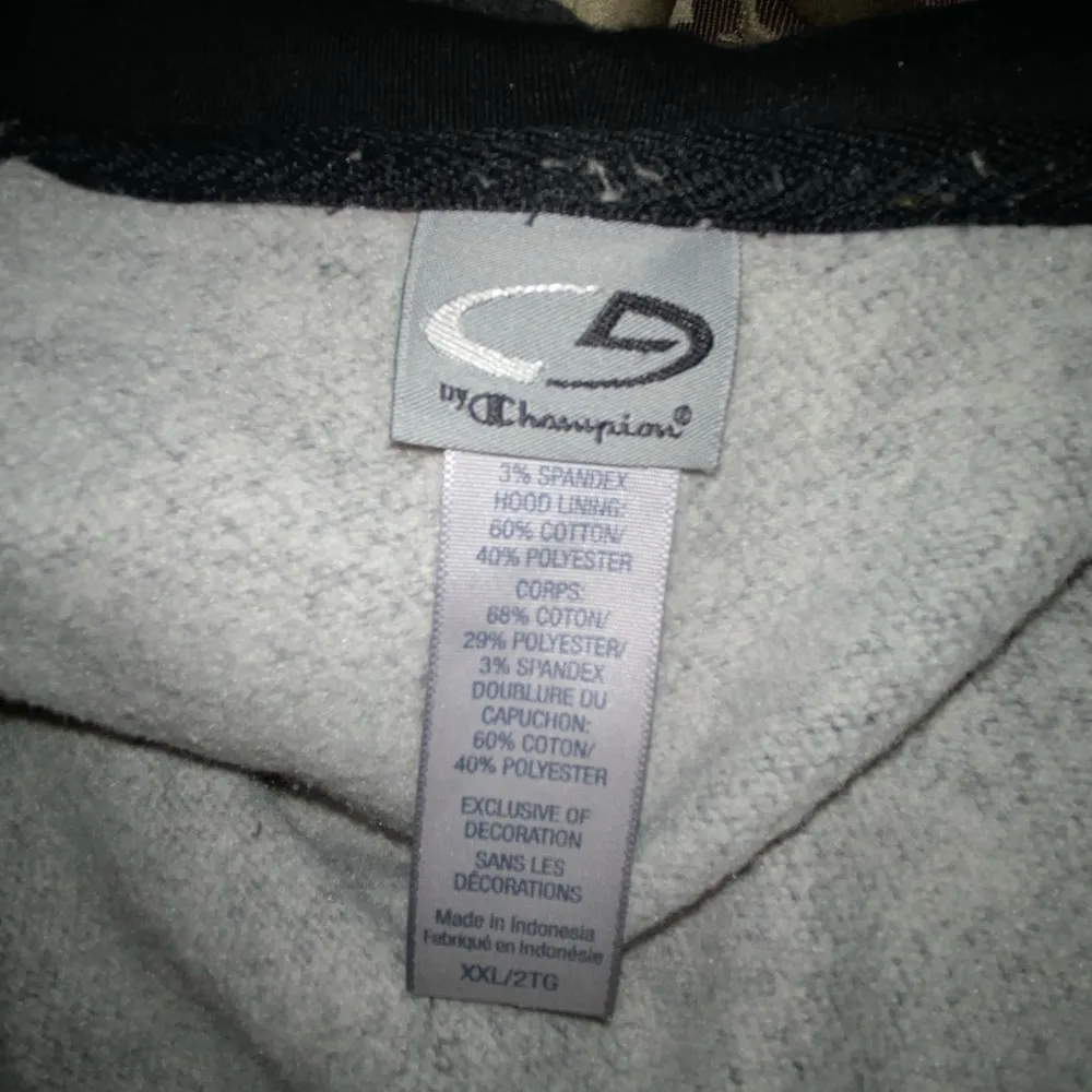 Champion  zip up xxl - Image 6