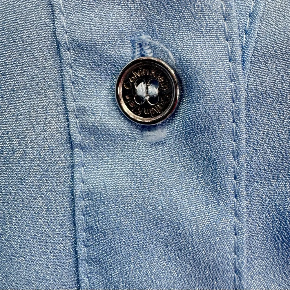 Calvin Klein Light Blue Shimmer Long Sleeve Button Front Blouse Size Medium - Image 10