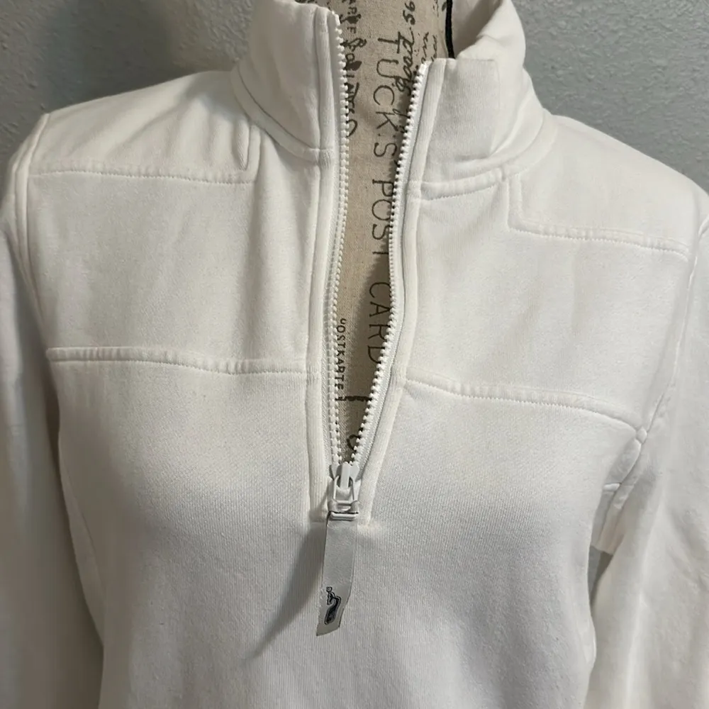 Vineyard Vines Women's White Cap Shep
Quarter-Zip Pullover no sign of wear - Image 2