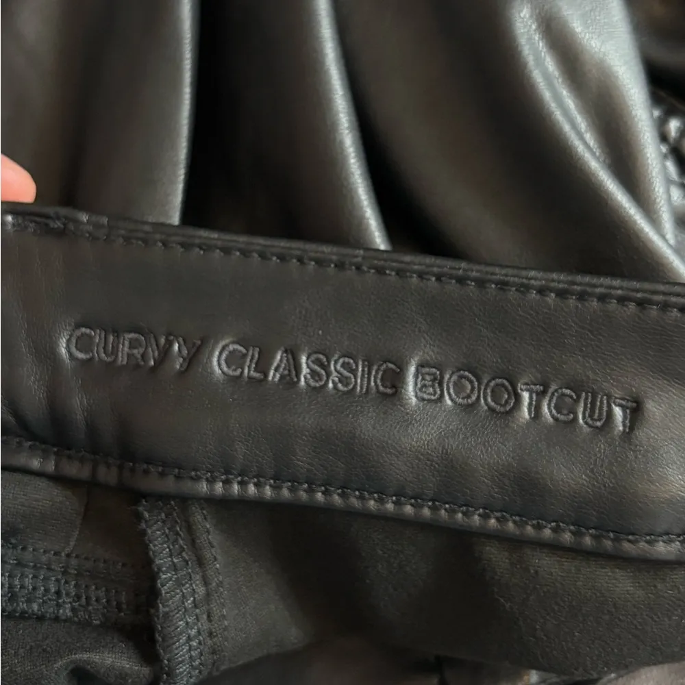 AmericanEagle outfitters black faux leather curvy classic bootcut jeans 28 short - Image 4