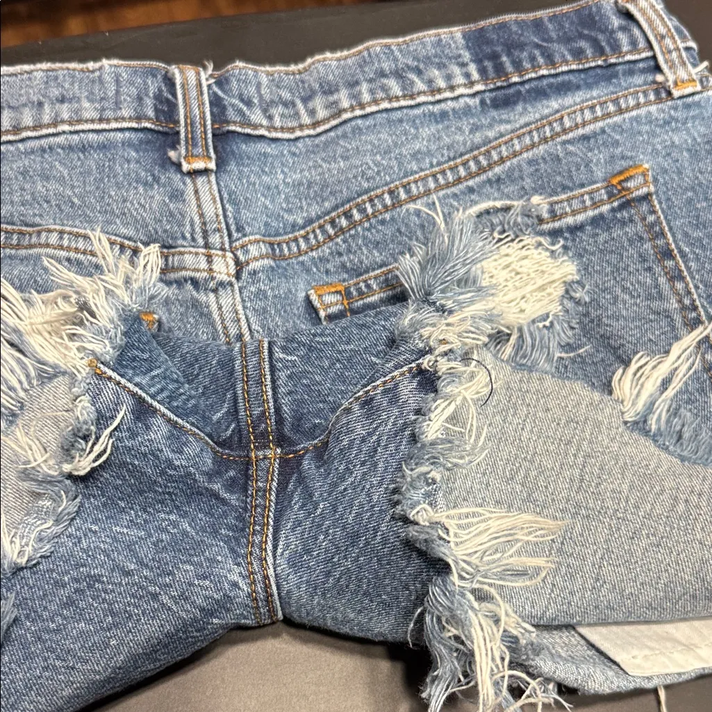 A&F The Mom Short Mid Rise Curve Love Distressed Blue Jean Shorts Size 32/14 - Image 5