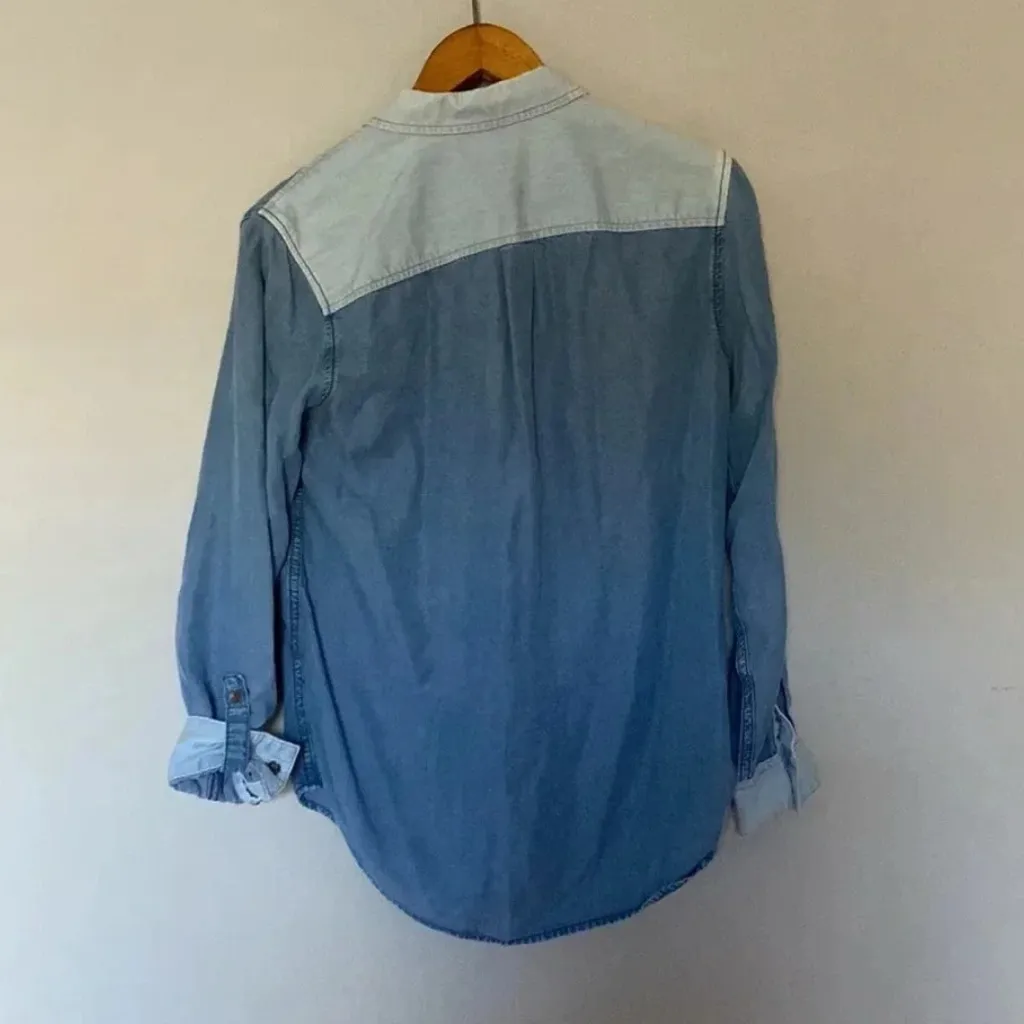 Two by Vince Camuto Two Tone Chambray Long Sleeve Top size Extra Small Blue - Image 7