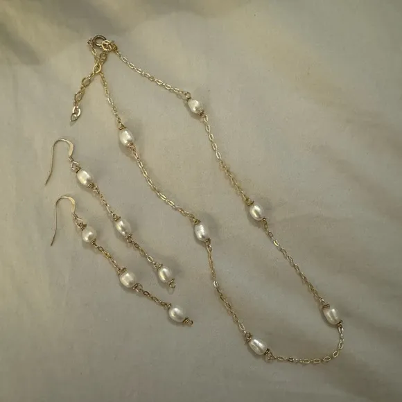 Faux Pearl Jewerly Set - Image 1