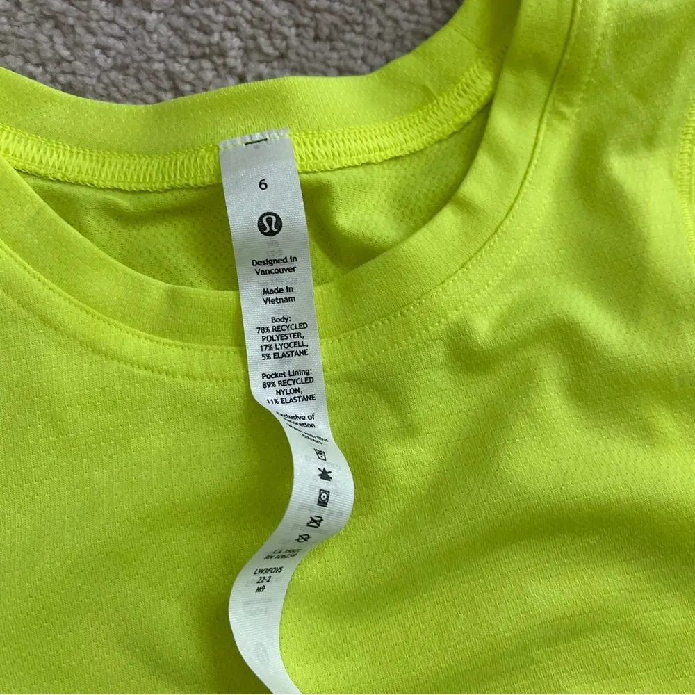 Lululemon Athletica hiking  Tee NWT - Image 4