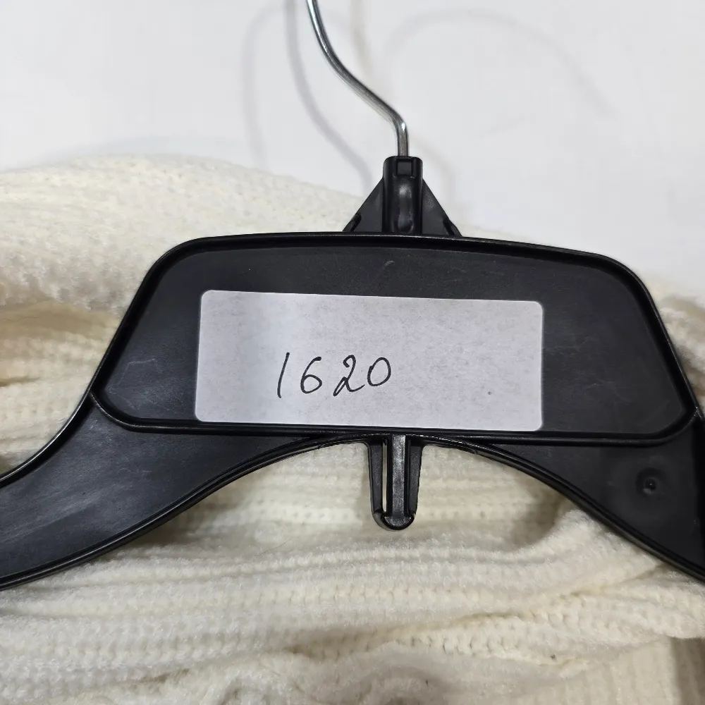 Superdown Lyla Crop Sweater in White - Image 12