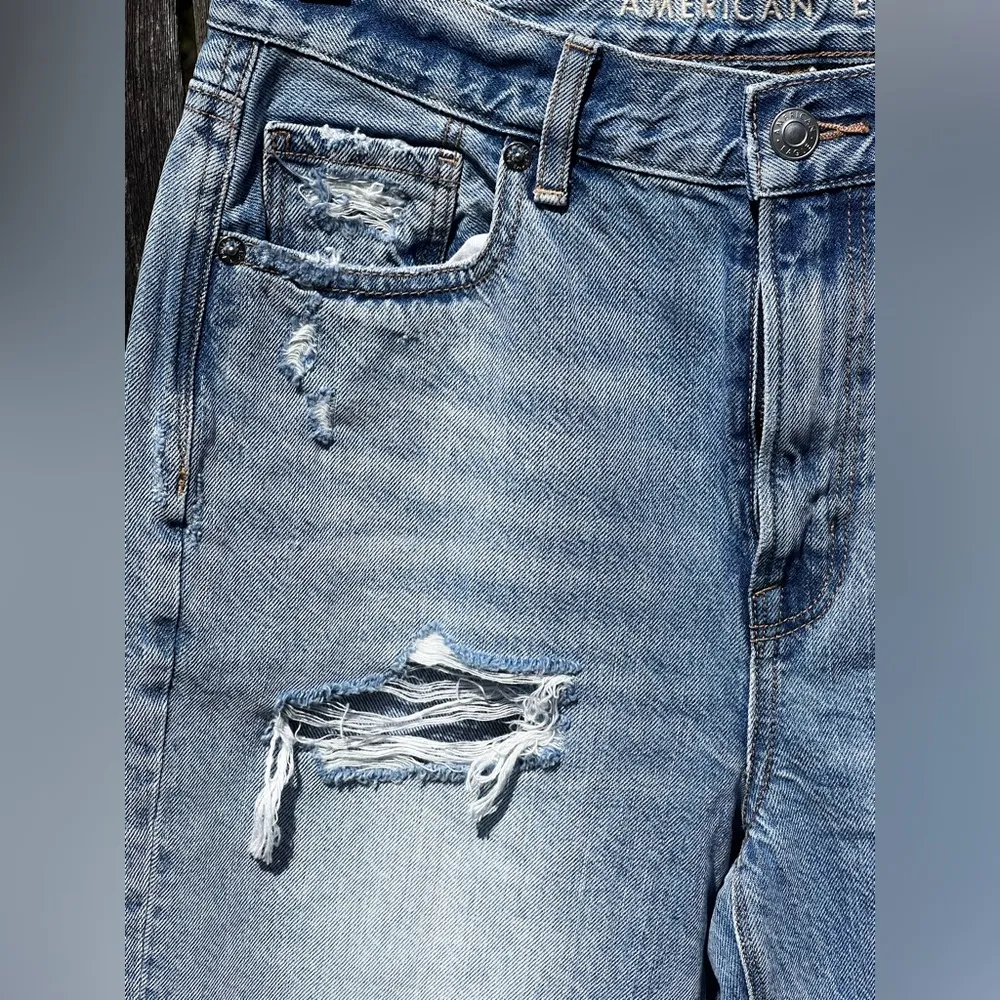 American Eagle  Distressed Blue Breeze MOM Jeans NWT - Image 5