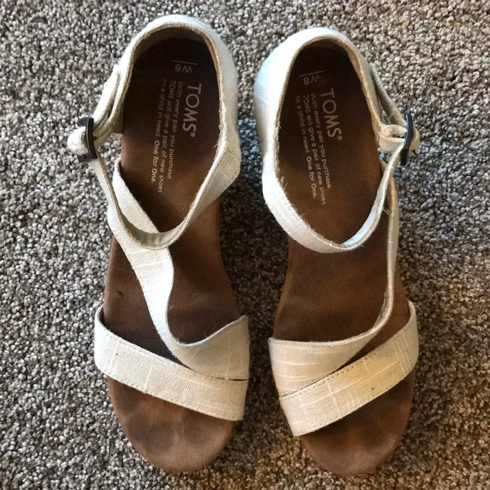 Toms size 8 wedge - Image 4