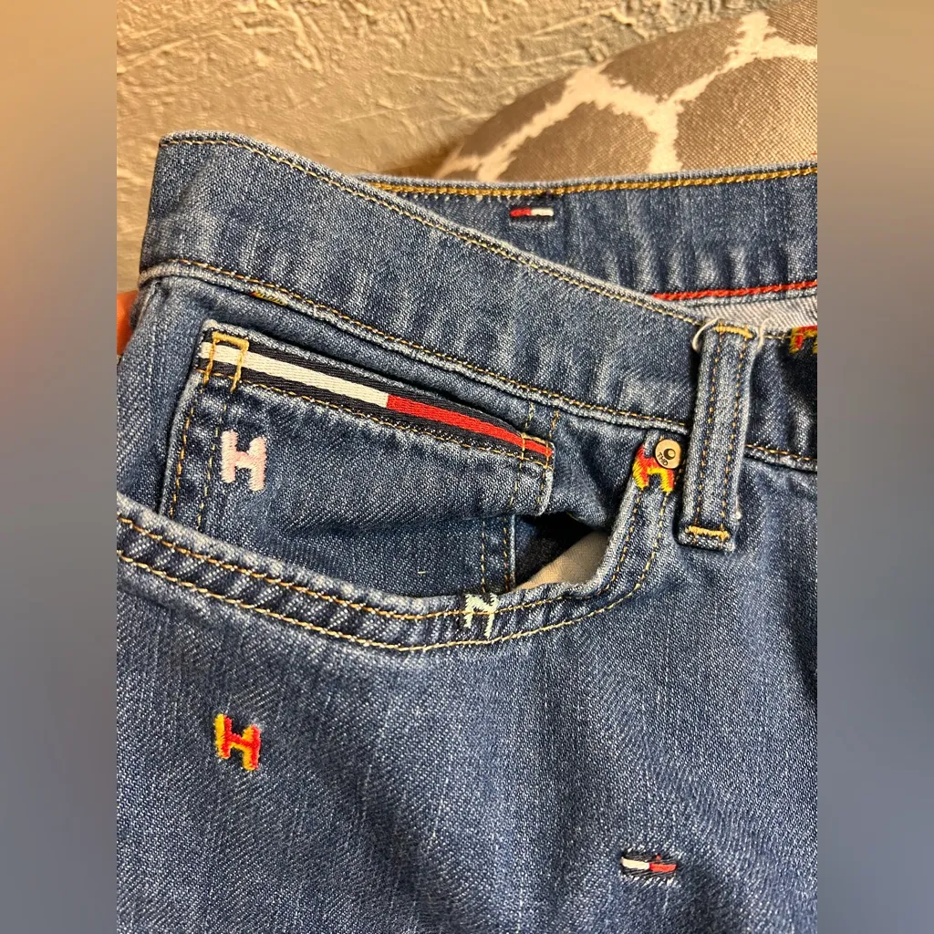 Tommy Hilfiger Vintage LOGO Blue Denim Jeans
Multi color embroidered logo sz 12 - Image 4