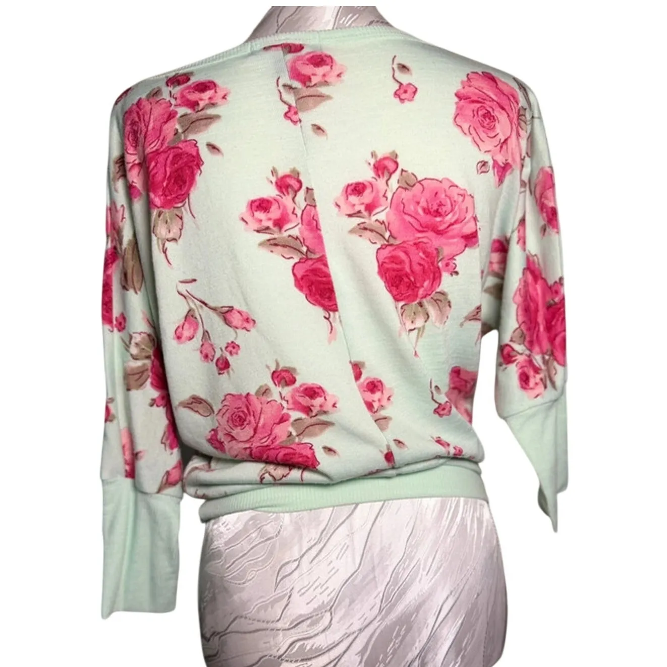 About A Girl Rose blouse womens extra small - Image 2