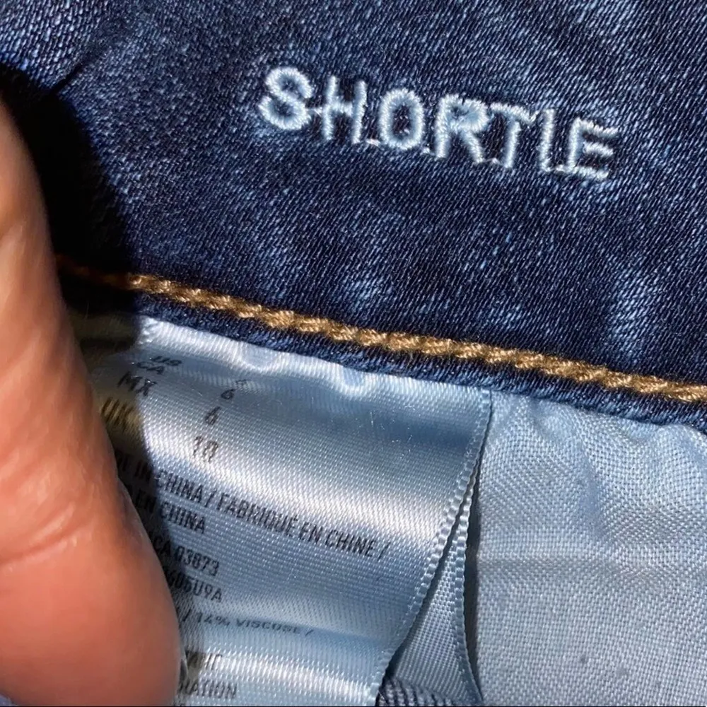 American Eagle Outfitters 360 Super Stretch Shortie Distressed Jean Shorts sz 6 - Image 96