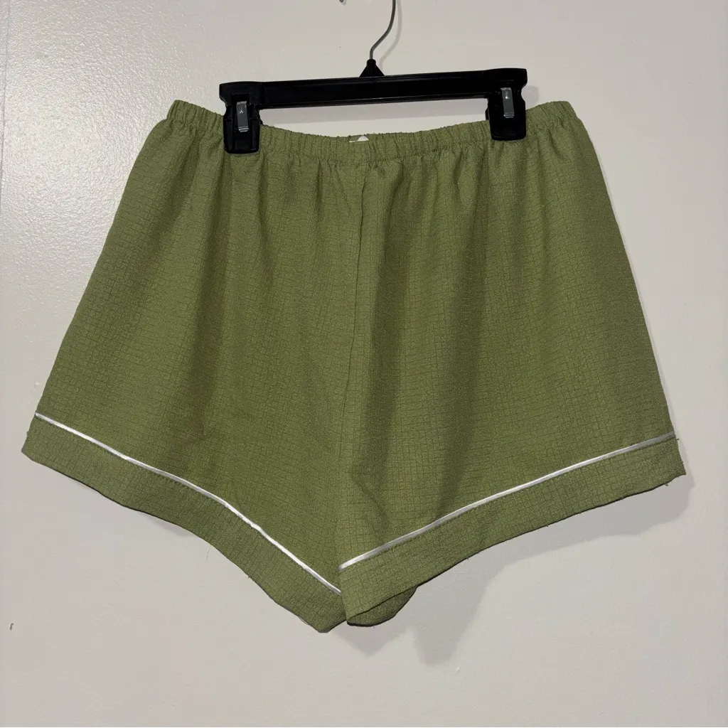 SHEIN Olive Pajama Set with Heart Detail - Image 3