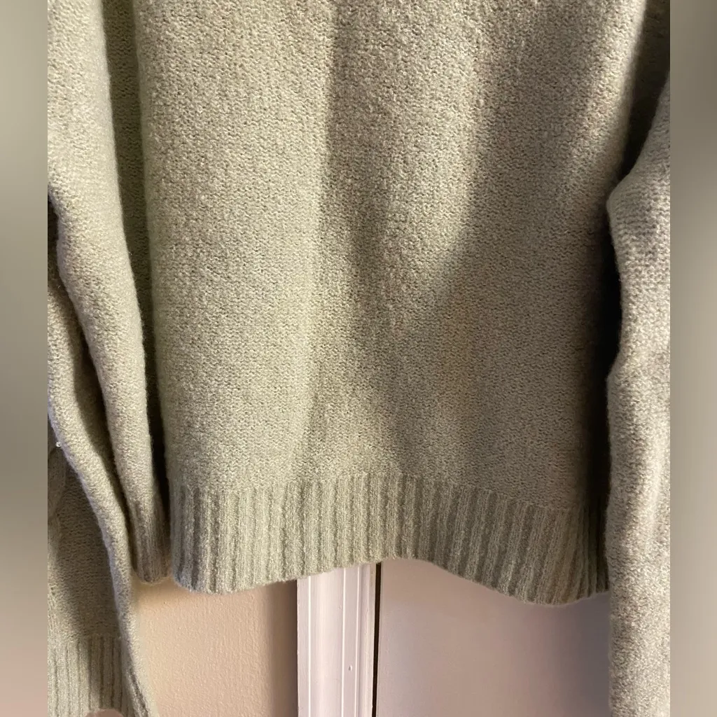 J. Crew black label boucle cashmere sweater light green slouchy Large - Image 4