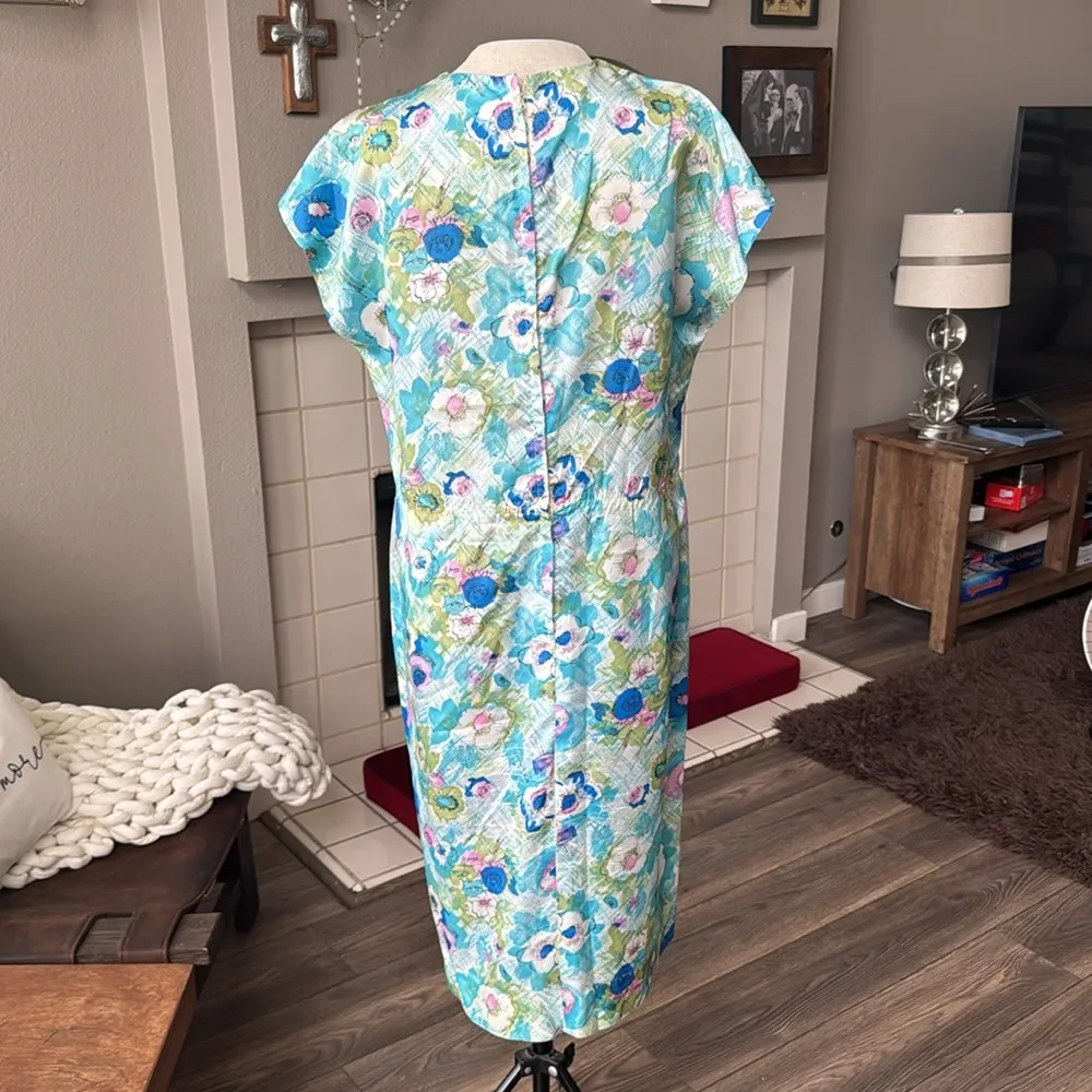 Vintage 1960’s handmade blue floral dress cap sleeve midi length stunning - Image 4