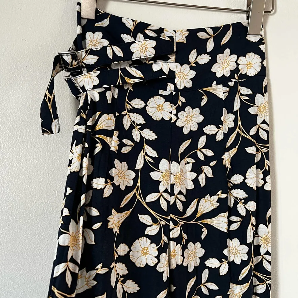 Nightwalker Ultra High Rise Floral Pants Navy & Yellow Size XS - Image 4