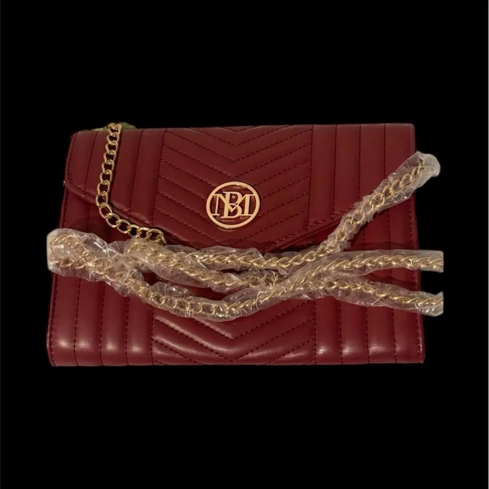 Badgley Mischka V Quilting Center Quilted Vegan Leather w/ Gold Chain Crossbody - Image 9