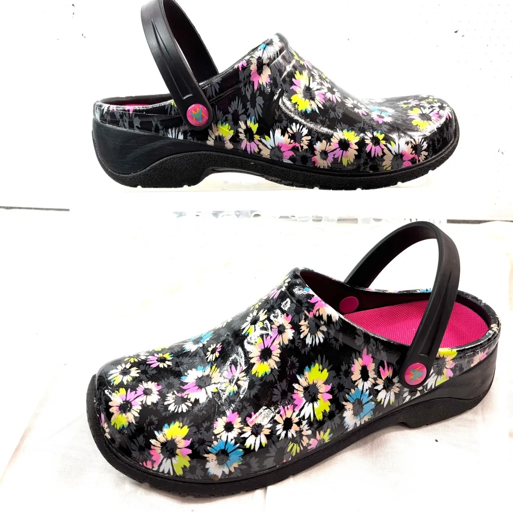 Anywear Slip Resistant 10 Floral Women's Clogs Black - Image 2