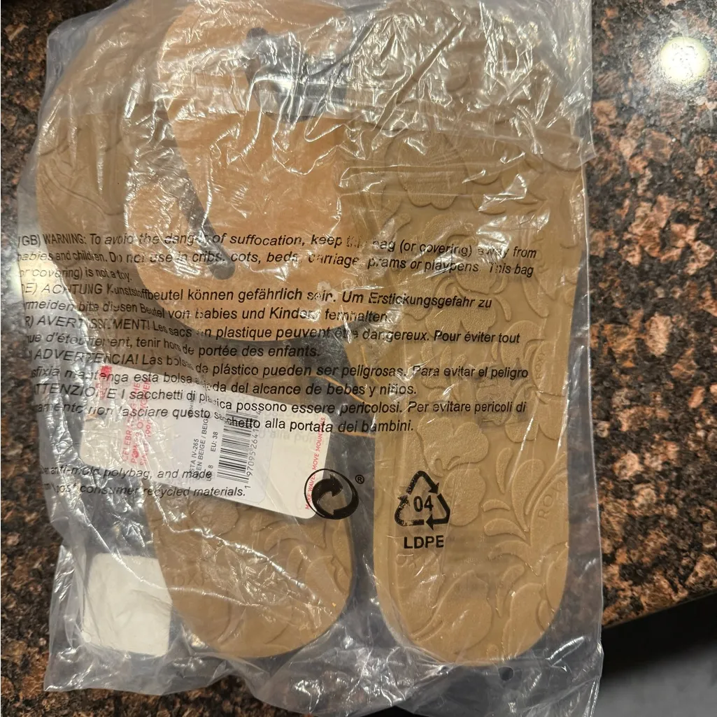 Roxy NWT  Beige Flip Flops - Image 6