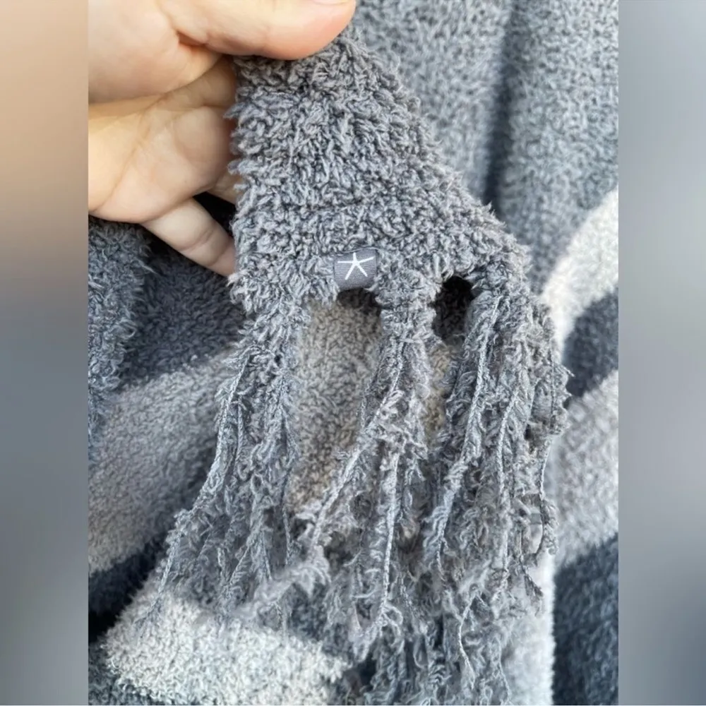 Barefoot Dreams One Size Cozy Chic Beach
Fringe Lounge Poncho In gray/tan XL - Image 9