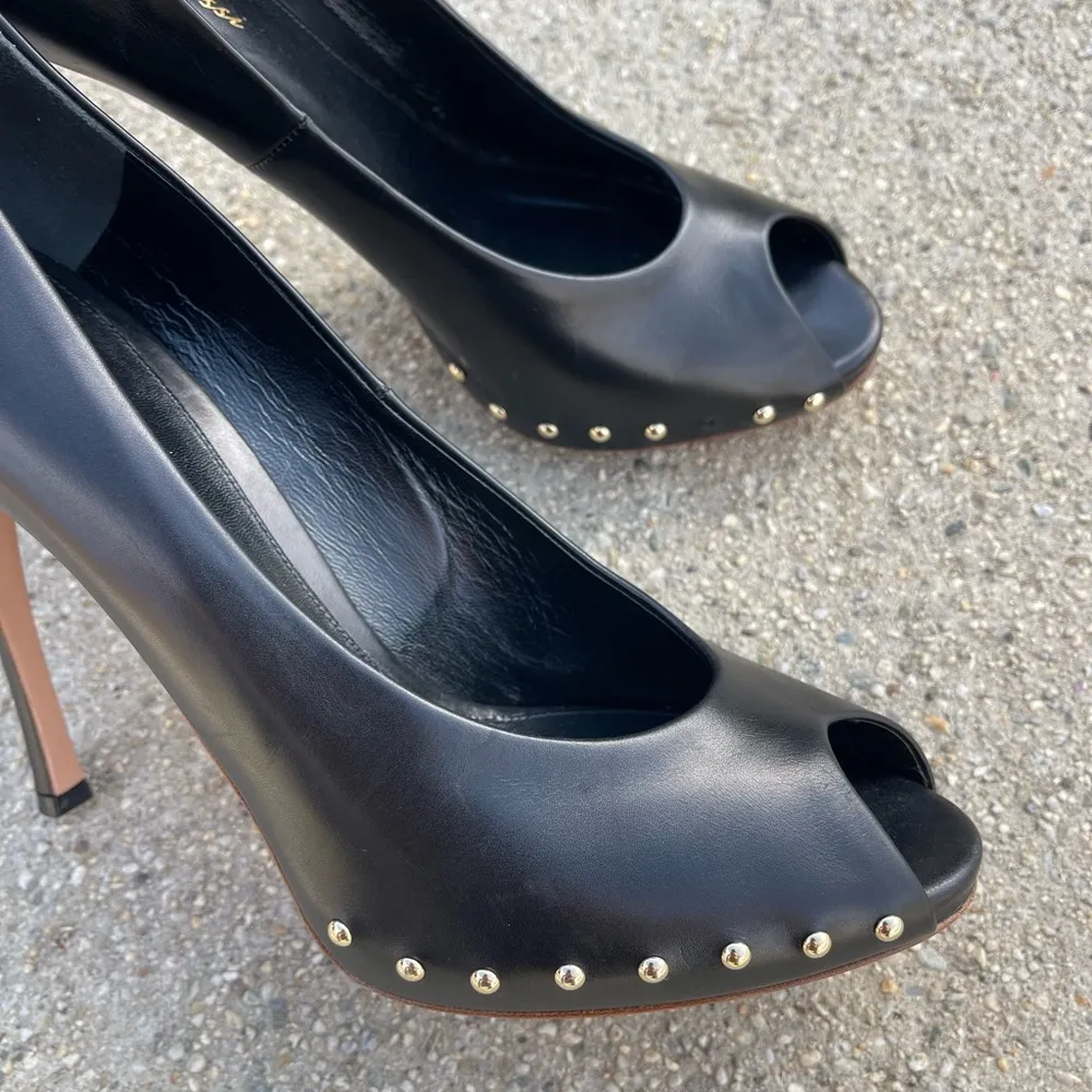 Gianvito Rossi Peep Toe Pumps in Black Leather size 41 - Image 2
