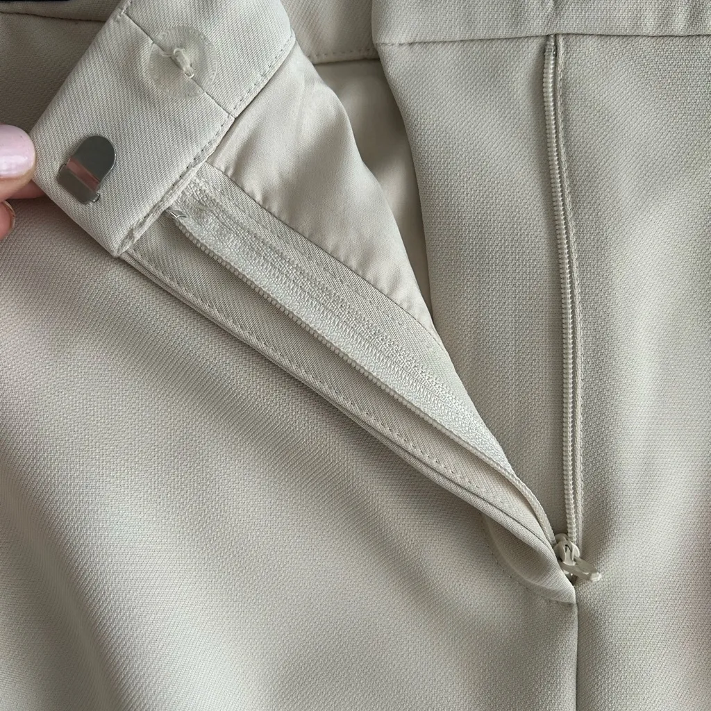 DKNY Elegant Cream Pencil Skirt - Image 4