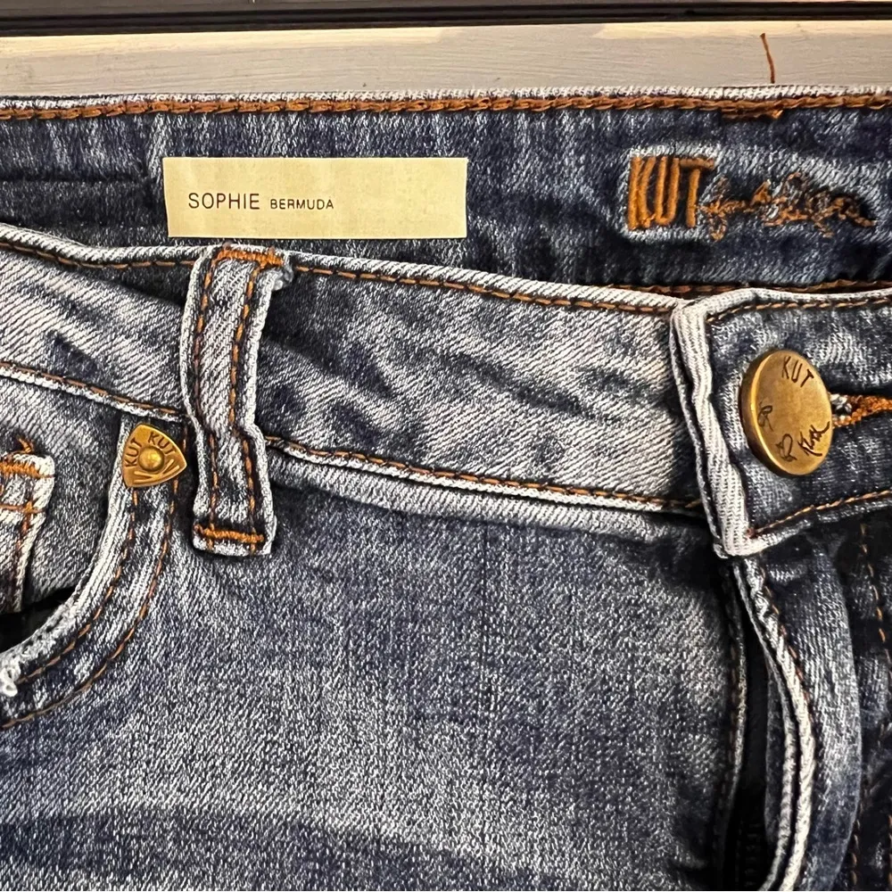 Kut From The Kloth Sophie Bermuda. Size 4. - Image 3