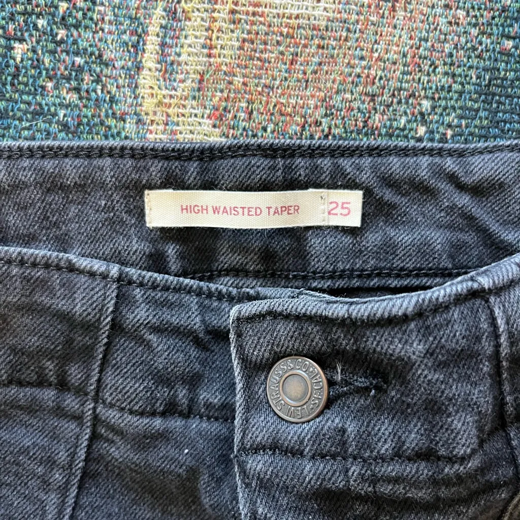 Levi’s Black High-Waist Tapered Jeans 25x29 Y2K Streetwear Mom Jean Vintage 90s - Image 15