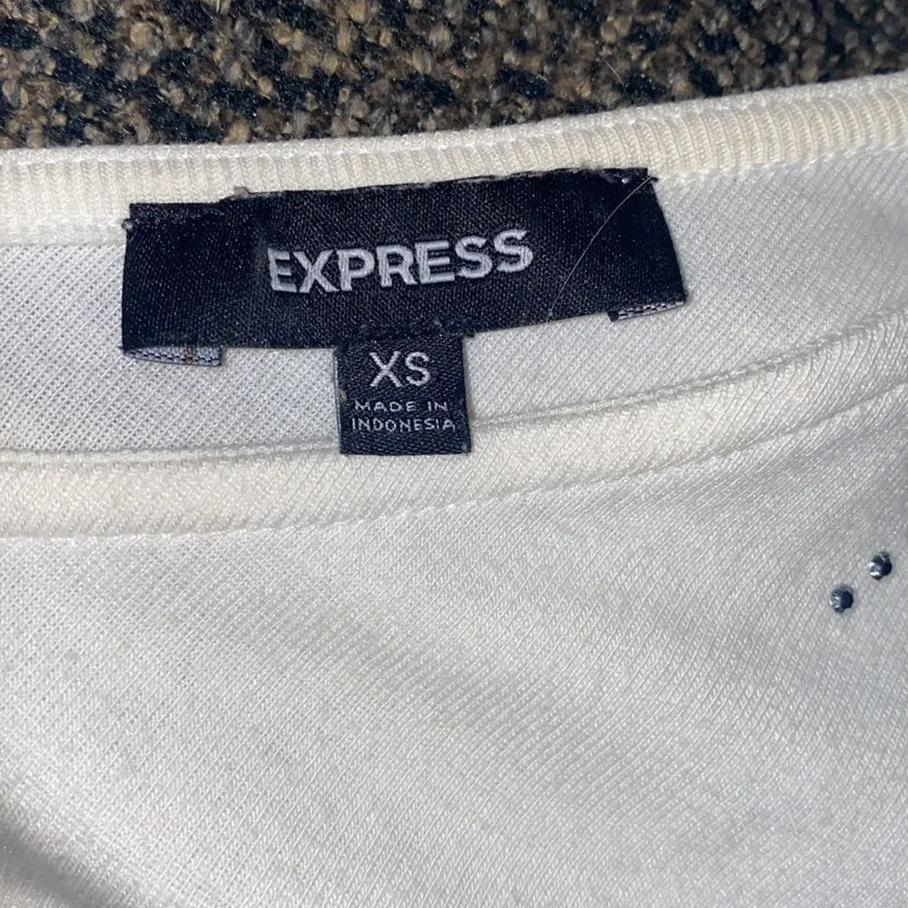 ✨ Express Short Dolman Studded Sleeve V Neck Top✨ - Image 5